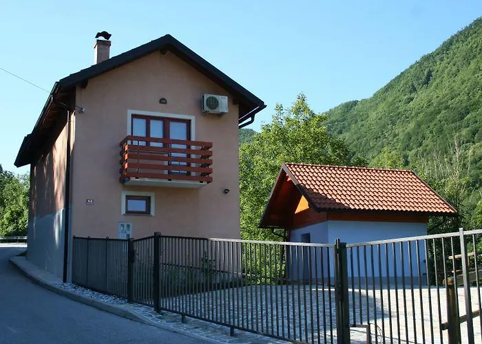 Bed & Fishing House بيت للعطل